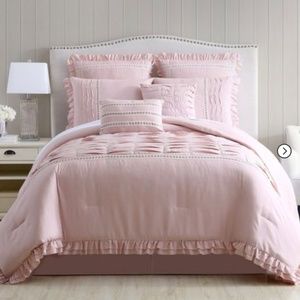 8 piece Pink comforter queen set
